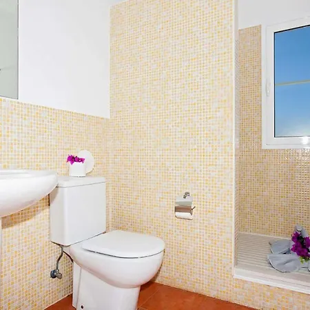 Puerto Del Carmen Sleeps 6 Wifi Villa *